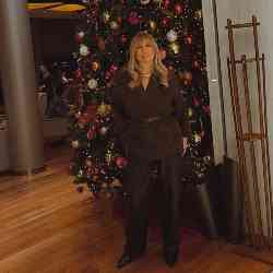 Single Greek woman in Thessaloniki, Greece