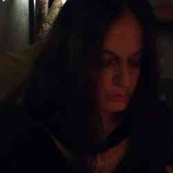 Single Greek woman in Pireas, Greece