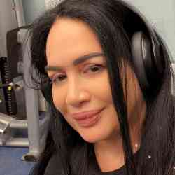 Single Arab woman in Dearborn, MI, United States