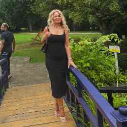 Single Turkish woman in London, England, United Kingdom