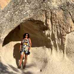 Single Turkish woman in London, England, United Kingdom