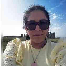 Single Turkish woman in London, UK, United Kingdom