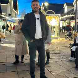 Single Turkish man in Haringey, Londra, United Kingdom