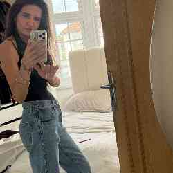 Single Turkish woman in London, UK, United Kingdom