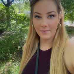 Single Turkish woman in London, UK, United Kingdom