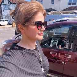 Single Turkish woman in London, UK, United Kingdom
