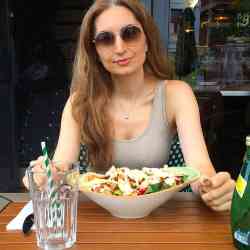 Single Turkish woman in London, England, United Kingdom