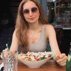 Single Turkish woman in London, England, United Kingdom