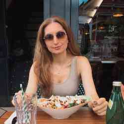 Single Turkish woman in London, England, United Kingdom