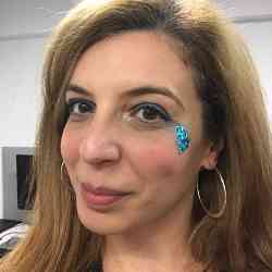 Single Turkish woman in London, England, United Kingdom