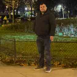 Single Turkish man in Paris, Fransa, France