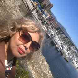 Single Iranian woman in Vancouver, British Columbia, Canada