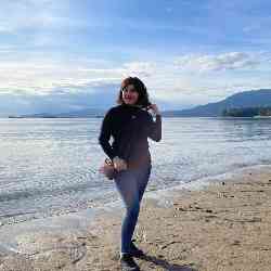 Single Iranian woman in Toronto, Ontario, Canada