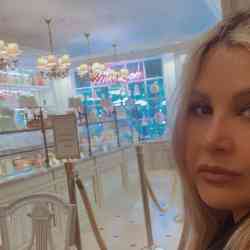 Single Iranian woman in Vancouver, British Columbia, Canada