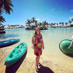 Single Iranian woman in Los Angeles, California, United States