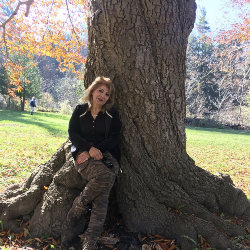 Single Iranian woman in Toronto, Ontario, Canada