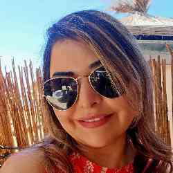 Single Iranian woman in London, England, United Kingdom