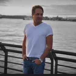 Single Iranian man in Vancouver, British Columbia, Canada