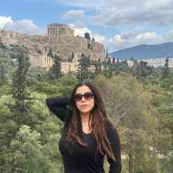 Single Iranian woman in London, England, United Kingdom