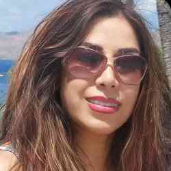 Single Iranian woman in London, England, United Kingdom