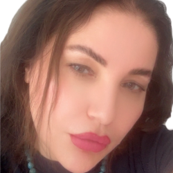 Single Iranian woman in London, England, United Kingdom