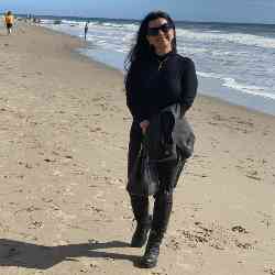 Single Iranian woman in Irvine, California, United States