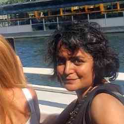 Single Iranian woman in Paris, Île-de-France, France