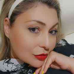 Single Iranian woman in Toronto, Ontario, Canada