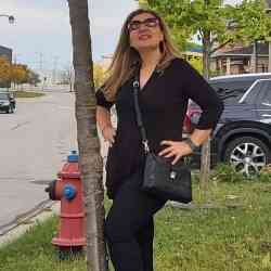 Single Iranian woman in Toronto, Ontario, Canada