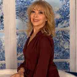 Single Iranian woman in Vancouver, BC, Canada