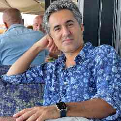 Single Iranian man in New York, New York, United States