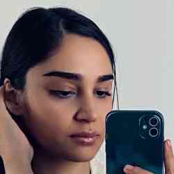 Single Iranian woman in Paris, Île-de-France, France