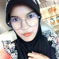 Single Iranian woman in New York, New York, United States