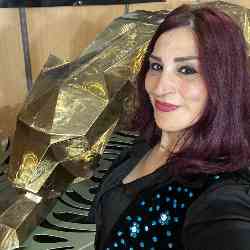 Single Iranian woman in Paris, France, France