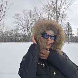 Single Iranian woman in Toronto, Ontario, Canada