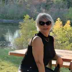 Single Iranian woman in Toronto, Ontario, Canada