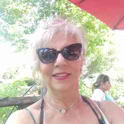 Single Iranian woman in Toronto, Ontario, Canada