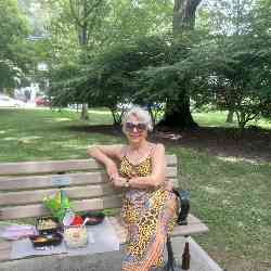 Single Iranian woman in Toronto, Ontario, Canada