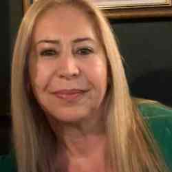 Single Iranian woman in New York, New York, United States