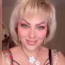 Single Iranian woman in Los Angeles, California, United States