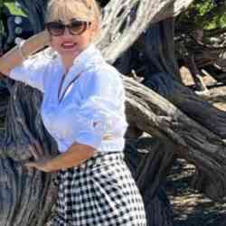 Single Iranian woman in Vancouver, British Columbia, Canada