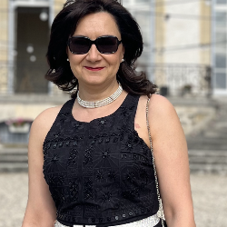 Single Iranian woman in Paris, Île-de-France, France