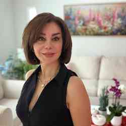 Single Iranian woman in Toronto, Ontario, Canada