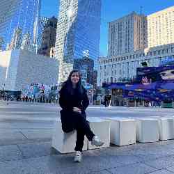 Single Iranian woman in New York, New York, United States