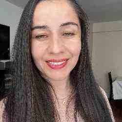 Single Iranian woman in New York, New York, United States