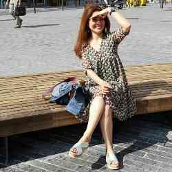 Single Iranian woman in Paris, Île-de-France, France