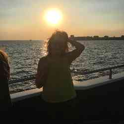 Single Iranian woman in Paris, Île-de-France, France