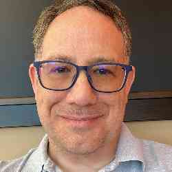 Single Iranian man in New York, New York, United States