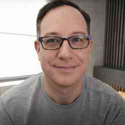 Single Iranian man in New York, New York, United States