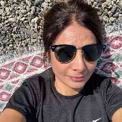 Single Iranian woman in Vancouver, British Columbia, Canada